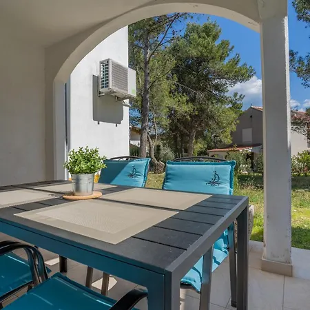 Apartments Lopari Nerezine Exterior photo