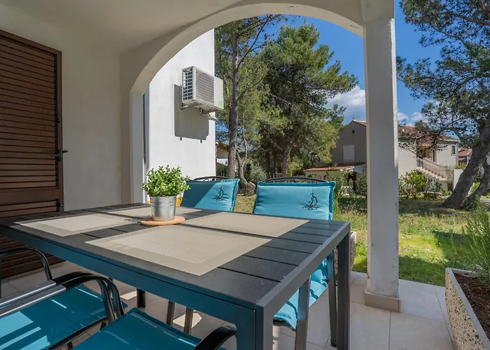 Apartments Lopari