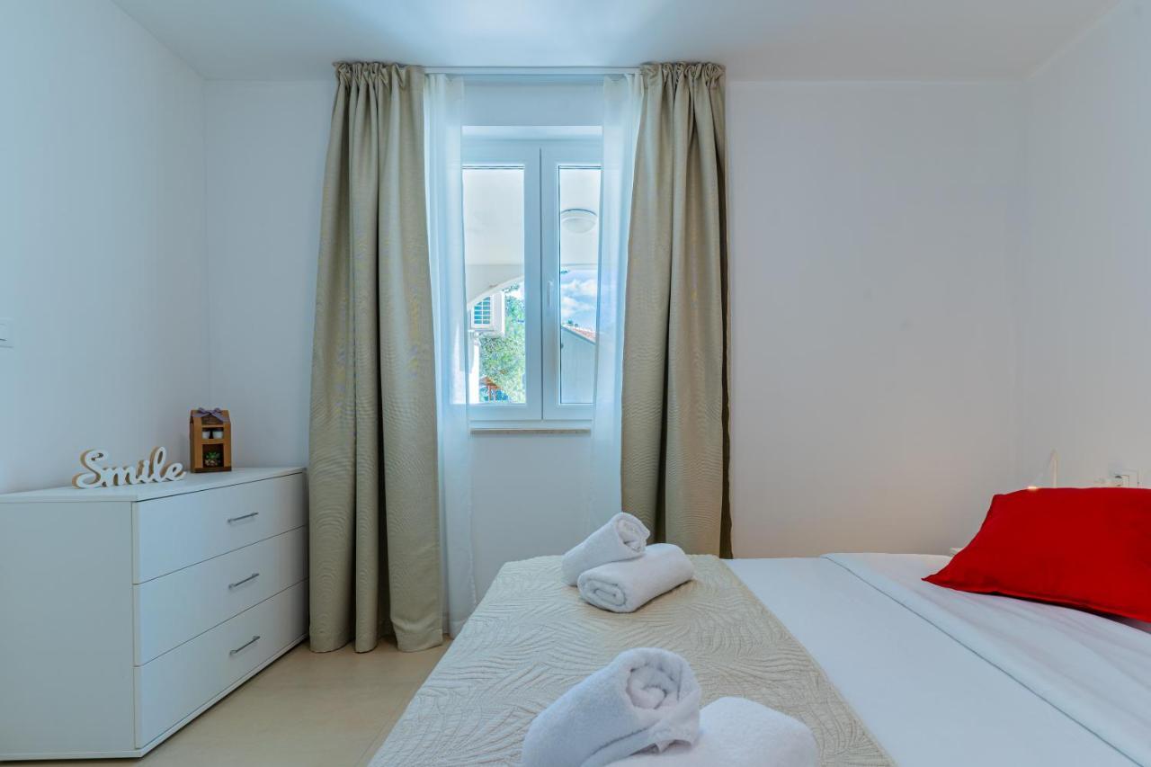 Apartment Lopari *