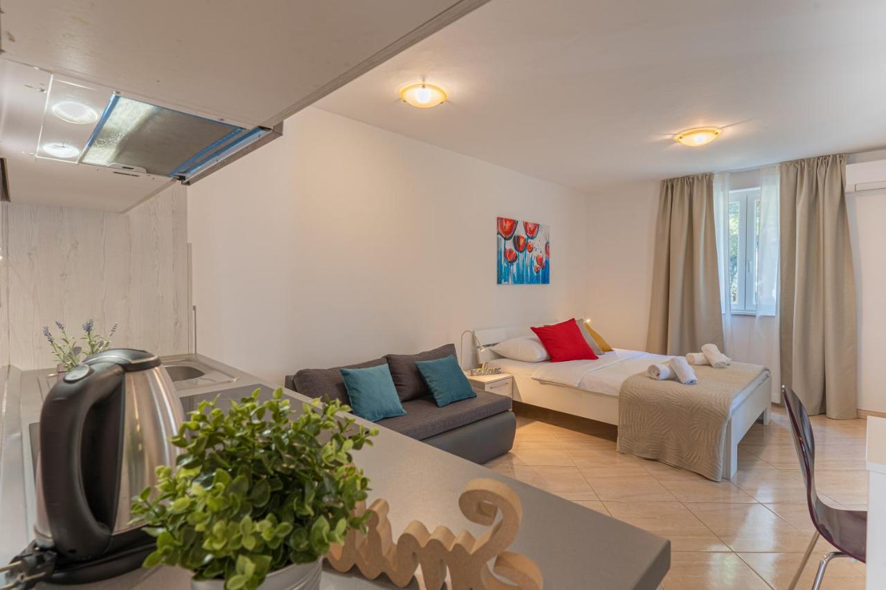 Lopari Apartment