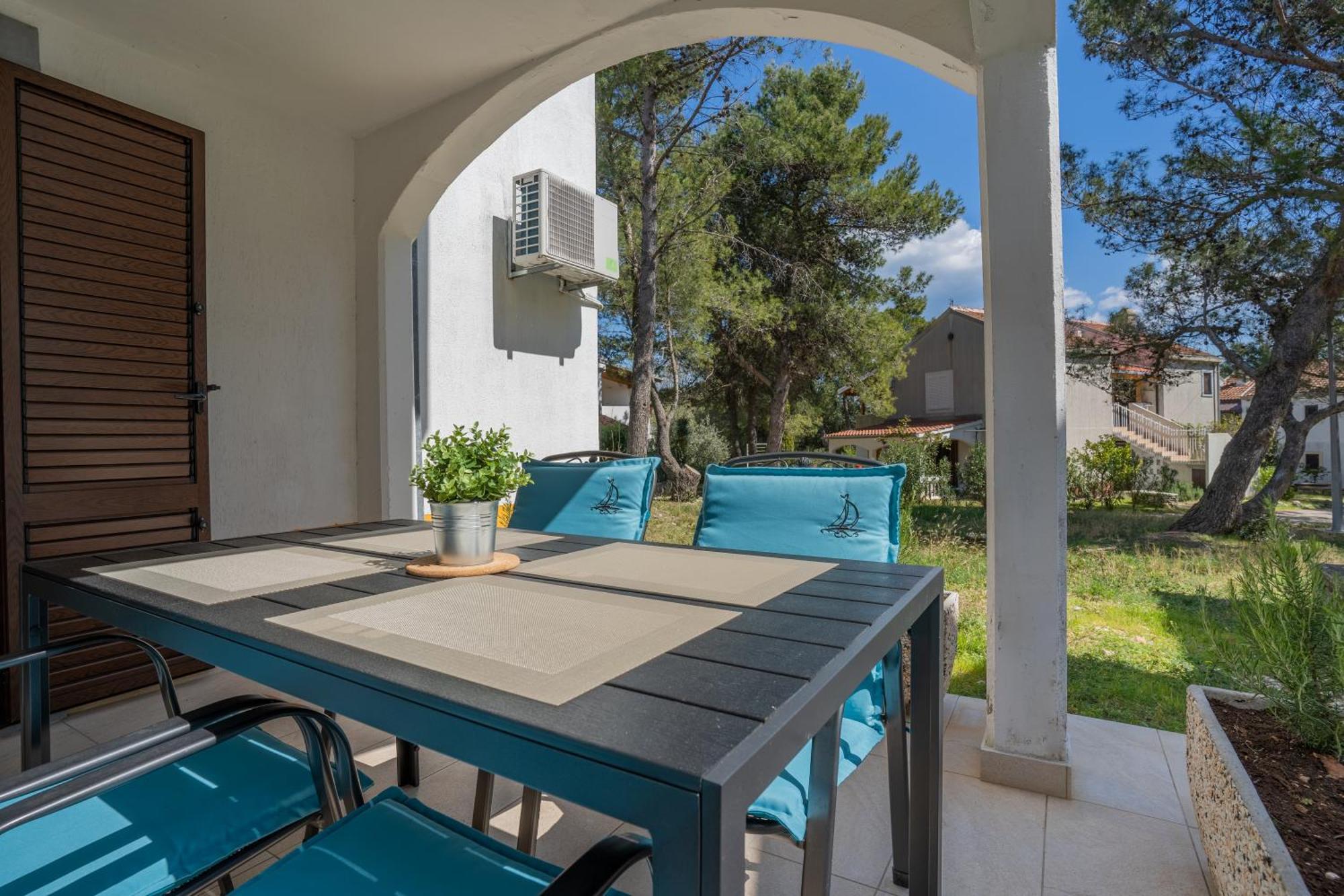 Lopari Apartment *