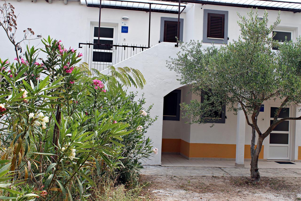 Lopari Apartment *